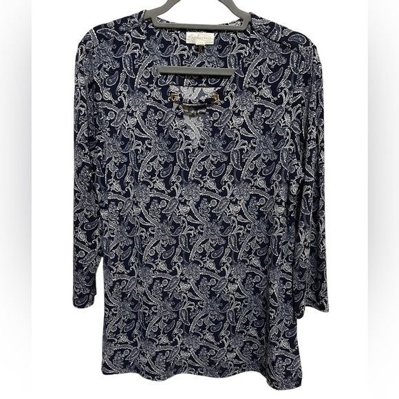 Magnolia Grace - navy 3/4 length sleeve top - keyhole neckline - size L - Picture 2 of 7